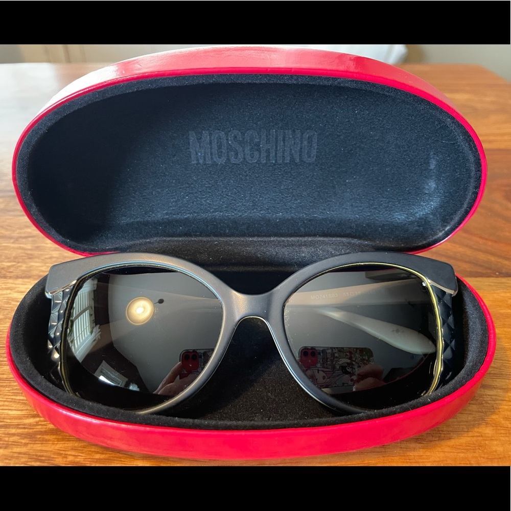 Authentic Moschino cat eye sunglasses EUC